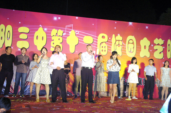 高一B級(jí)部教師合唱《相親相愛(ài)一家人》 .JPG